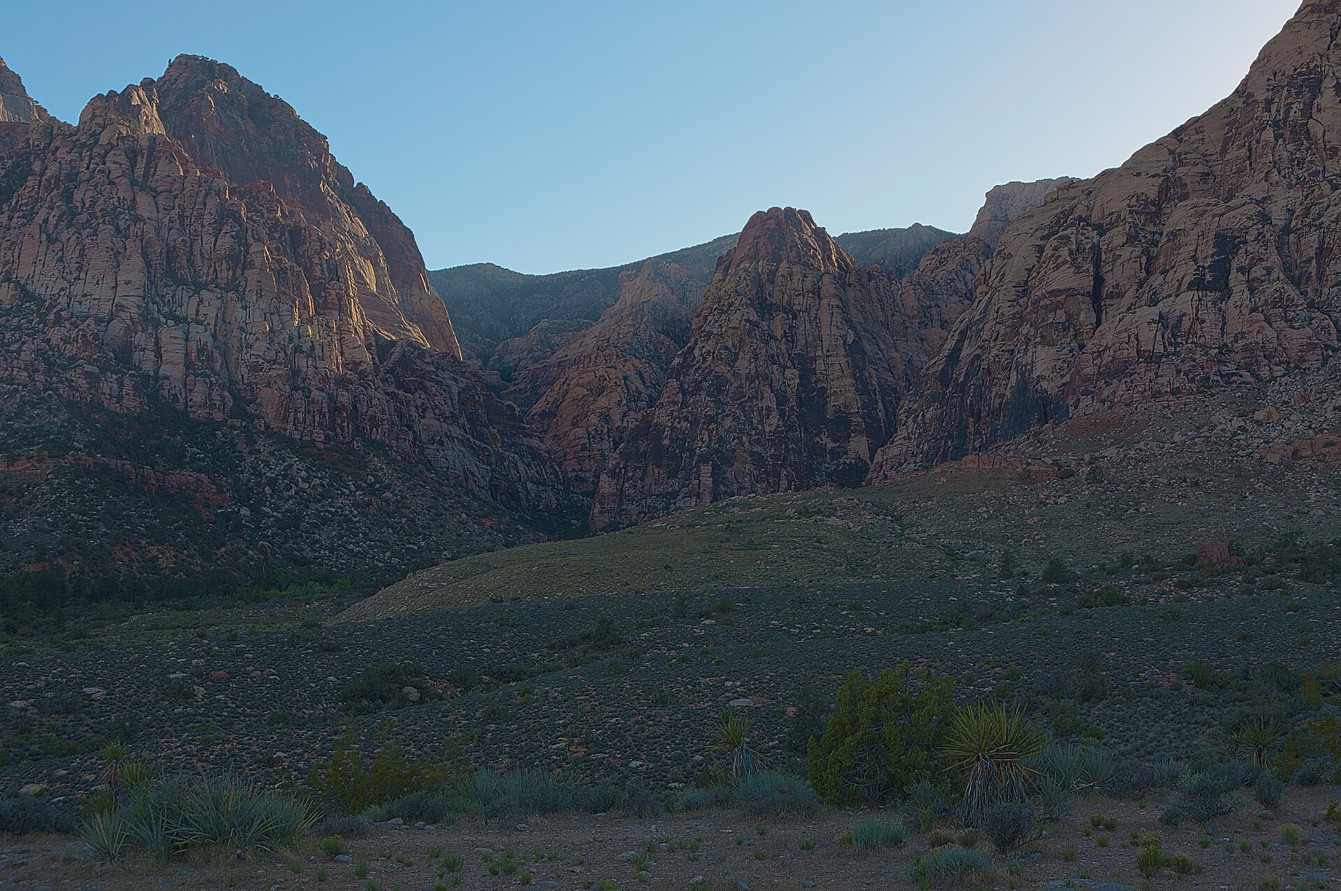 Red sandstone cliffs at Red Rock Canyon outside Las Vegas